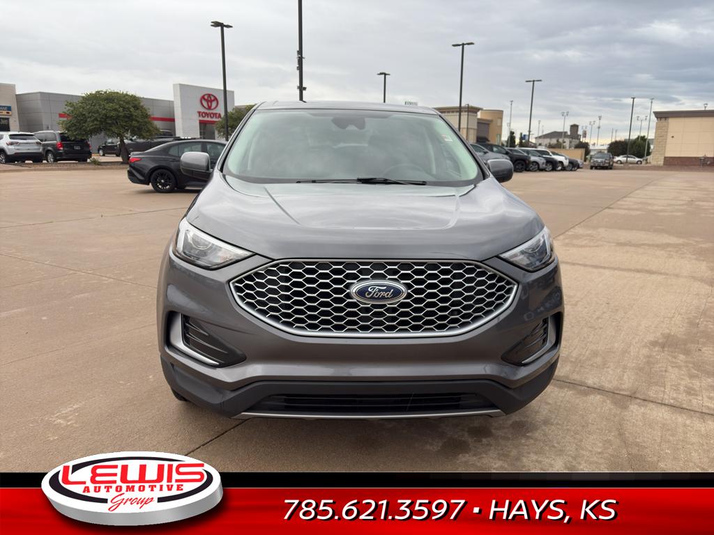 2024 Ford Edge SEL photo 2