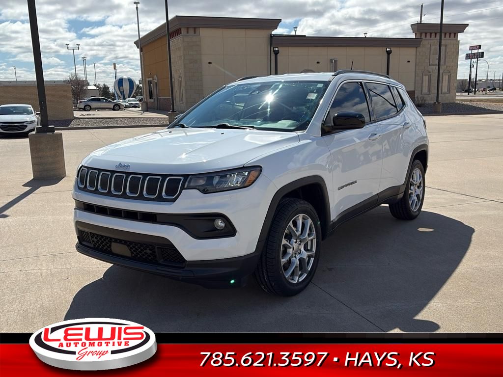 Used 2022 Jeep Compass Latitude Lux with VIN 3C4NJDFB0NT134889 for sale in Hays, KS