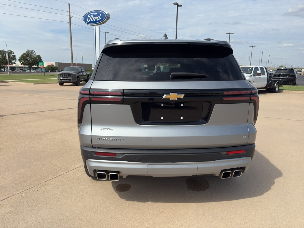 Used 2024 Chevrolet Traverse FWD LT SUV