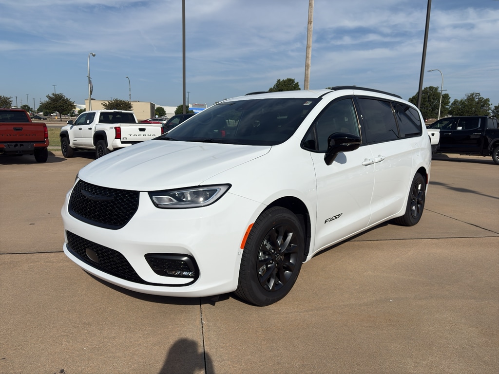 New 2025 Chrysler Pacifica Select Passenger Van