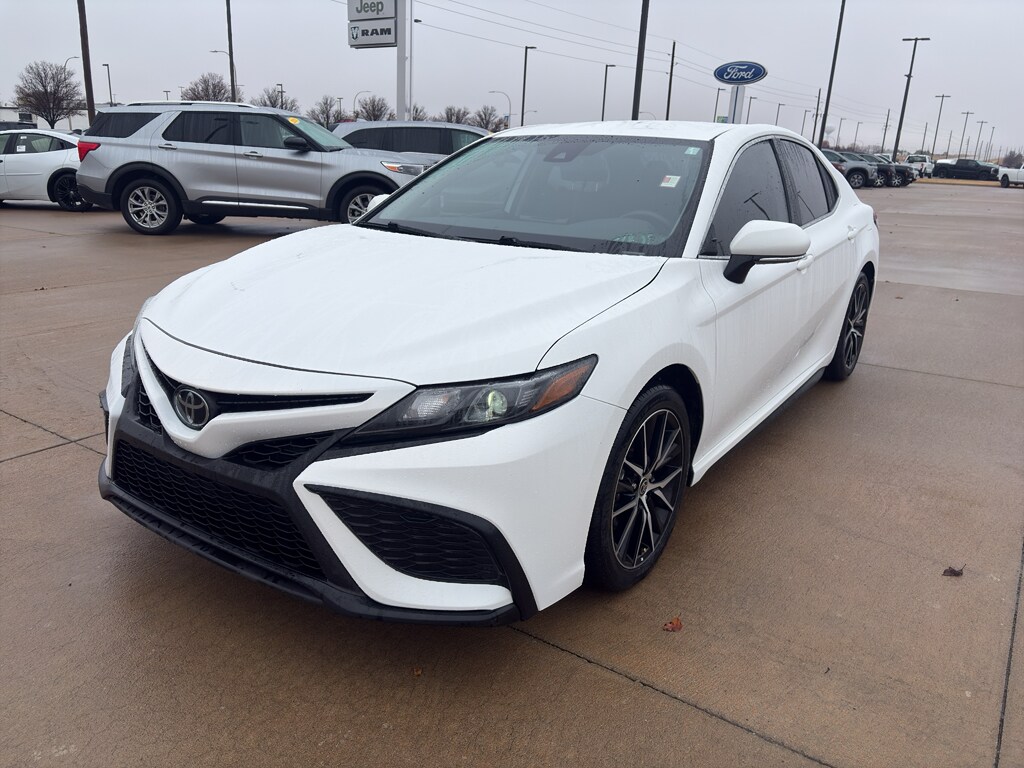 2023 Toyota Camry SE photo 2