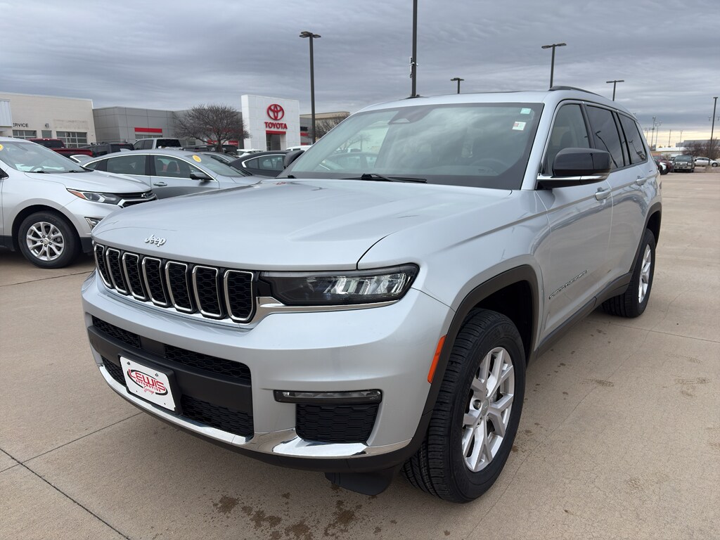 2022 Jeep Grand Cherokee Limited photo 2