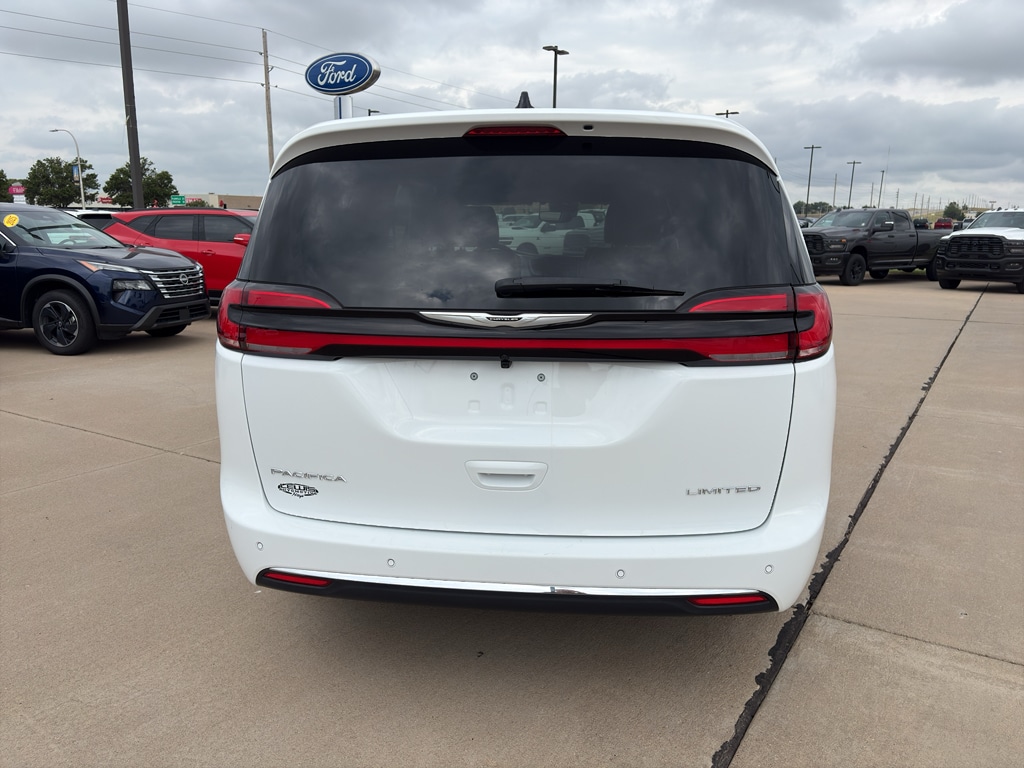 Used 2024 Chrysler Pacifica Touring L Van Passenger Van