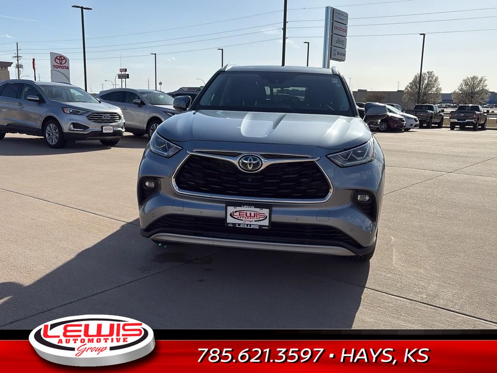 Used 2021 Toyota Highlander Platinum with VIN 5TDEBRCH3MS030067 for sale in Hays, KS