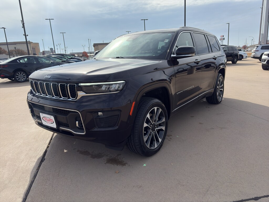 2022 Jeep Grand Cherokee Overland photo 2
