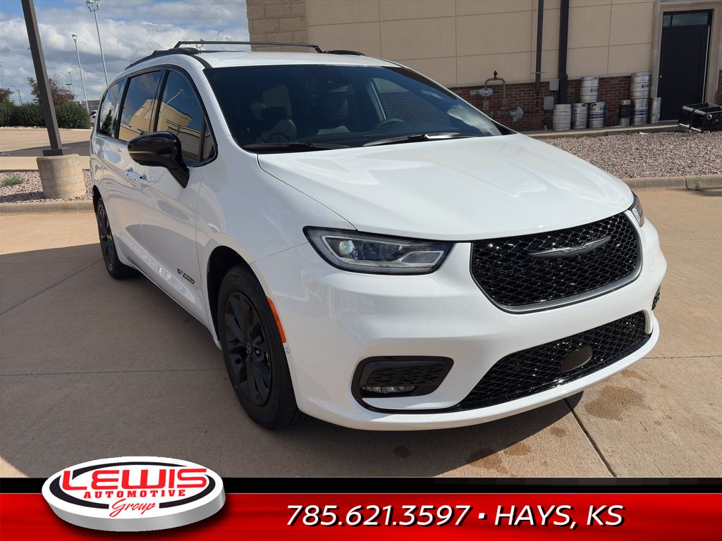 2025 Chrysler Pacifica Select
