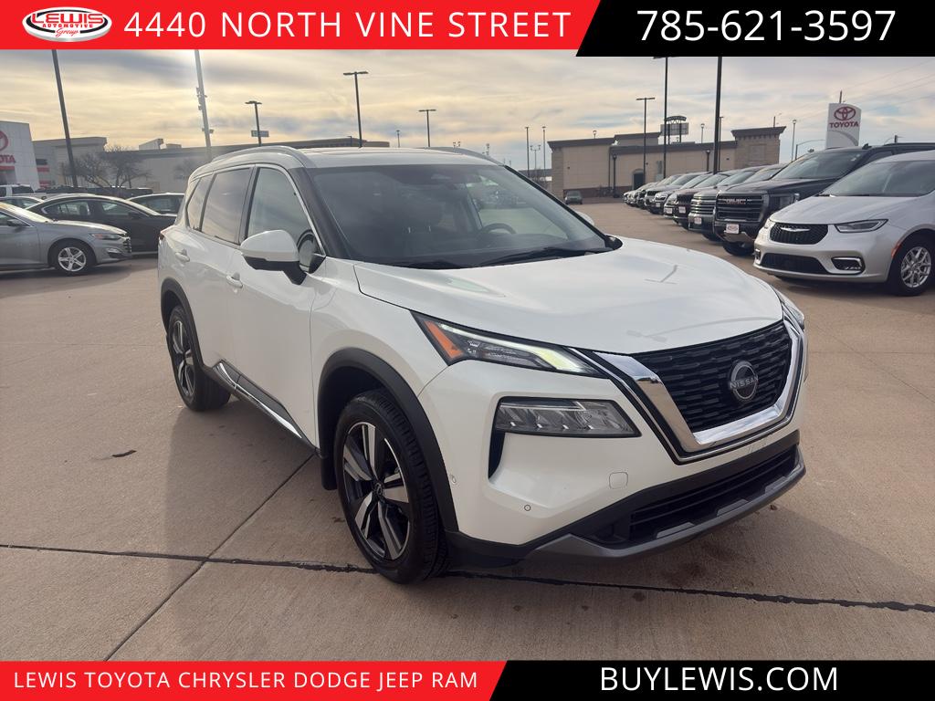 2023 Nissan Rogue SL's photo