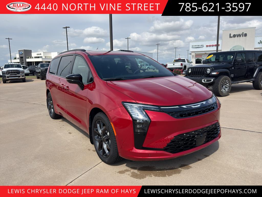 2027 Chrysler Pacifica Limited's photo