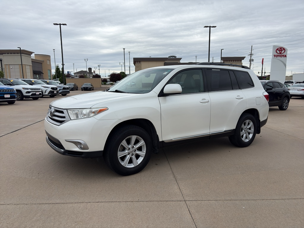 Used 2013 Toyota Highlander  with VIN 5TDBK3EH9DS252092 for sale in Hays, KS