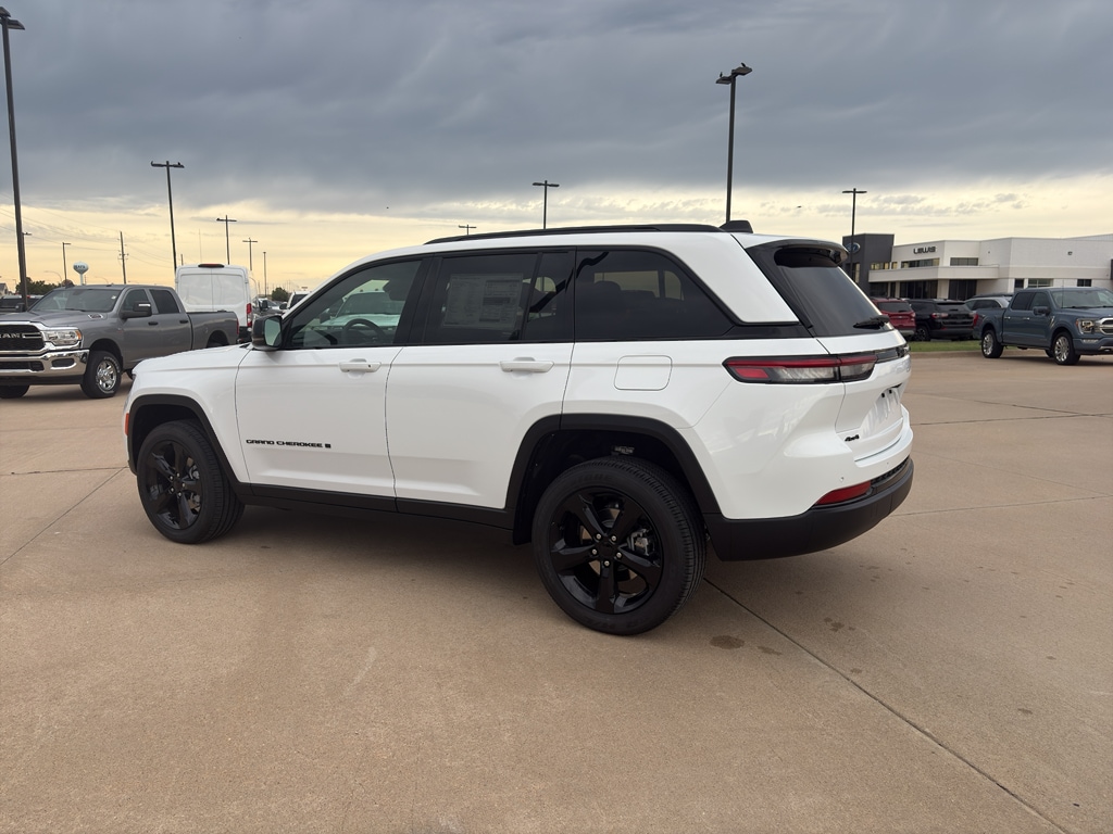 New 2025 Jeep Grand Cherokee Laredo Sport Utility