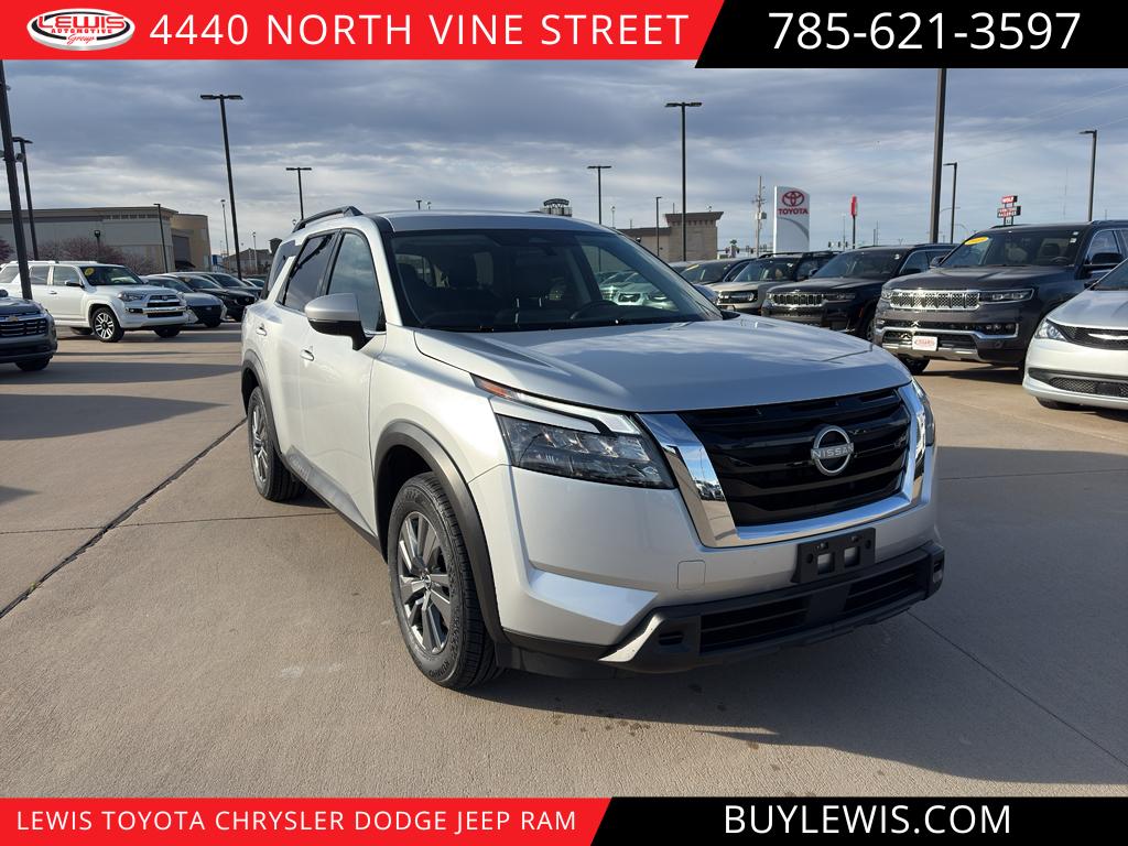 2024 Nissan Pathfinder SV