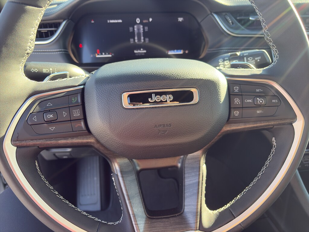 2024 Jeep Grand Cherokee Limited photo 3