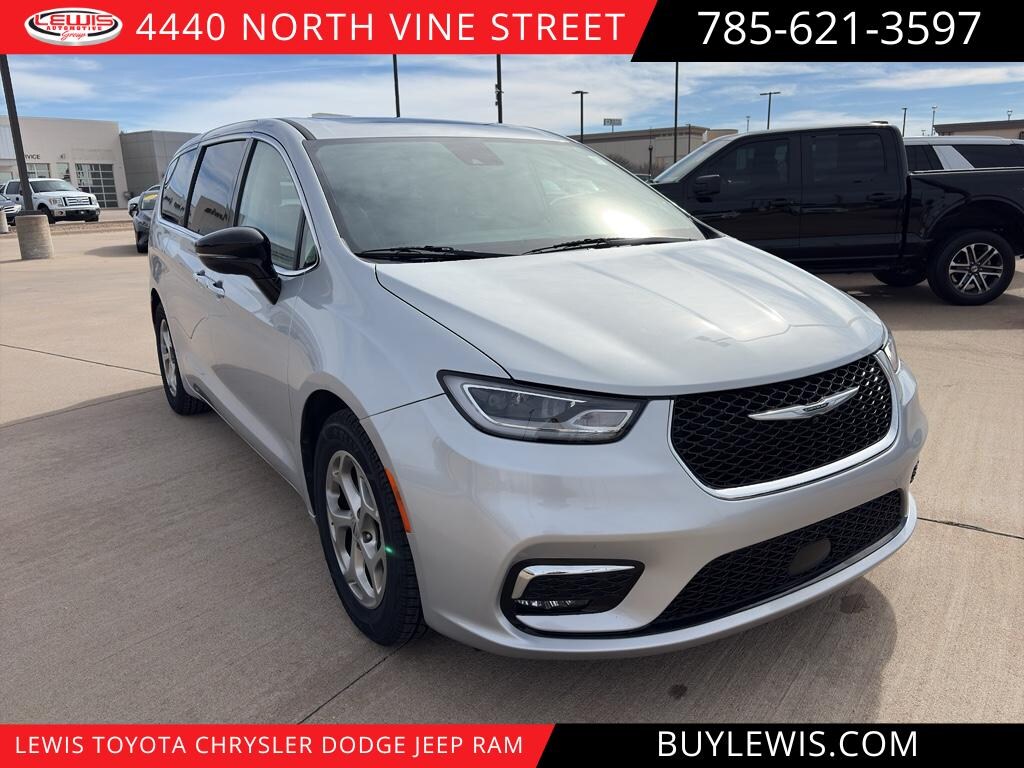 Used 2024 Chrysler Pacifica Limited Van Passenger Van