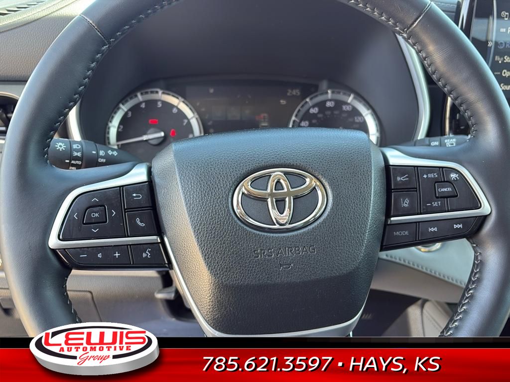 2022 Toyota Highlander Limited photo 3