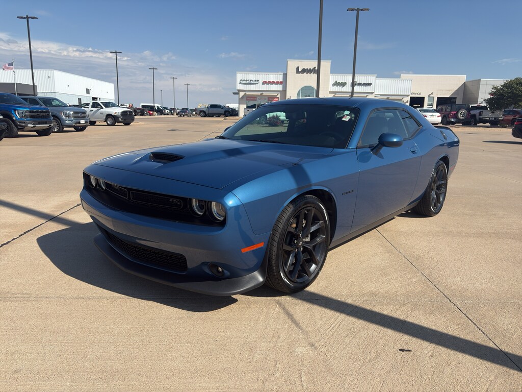 2022 Dodge Challenger R/T photo 2