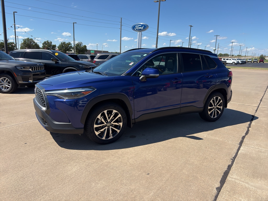 Used 2022 Toyota Corolla Cross XLE with VIN 7MUDAABG7NV023025 for sale in Hays, KS