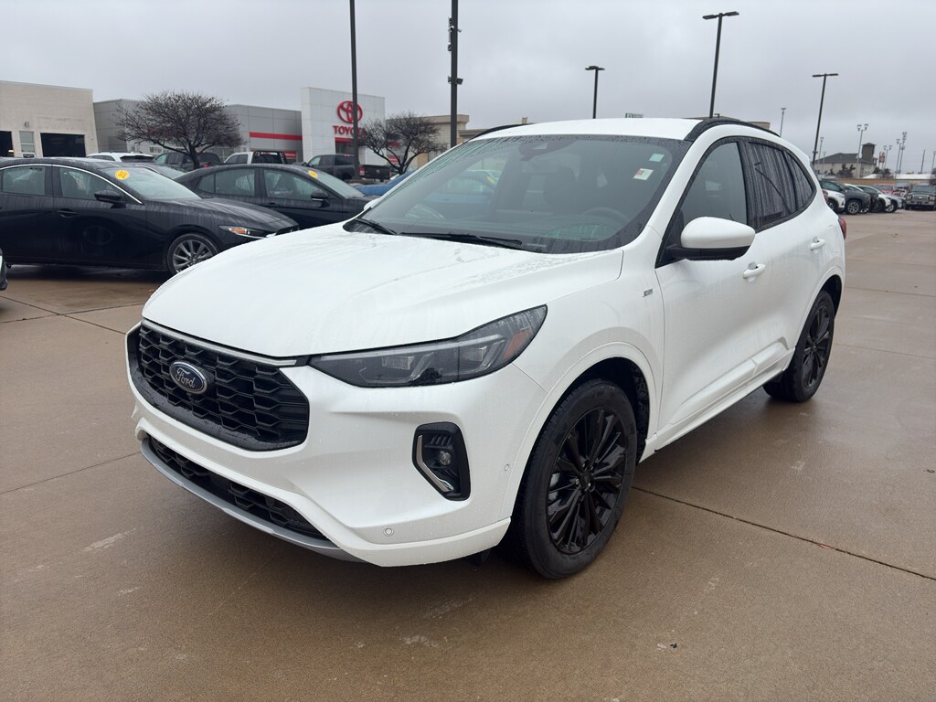 2023 Ford Escape ST-Line Elite photo 2