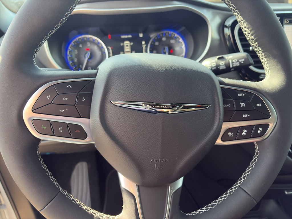 New 2025 Chrysler Pacifica Select Passenger Van