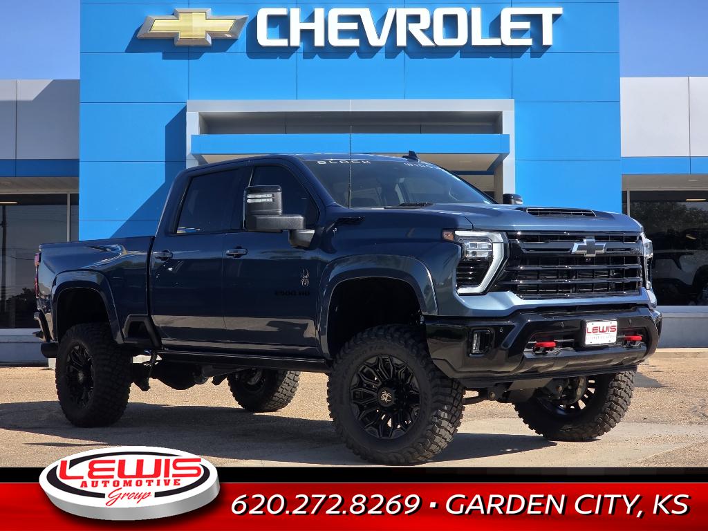 2025 Chevrolet Silverado 2500HD LTZ photo 2