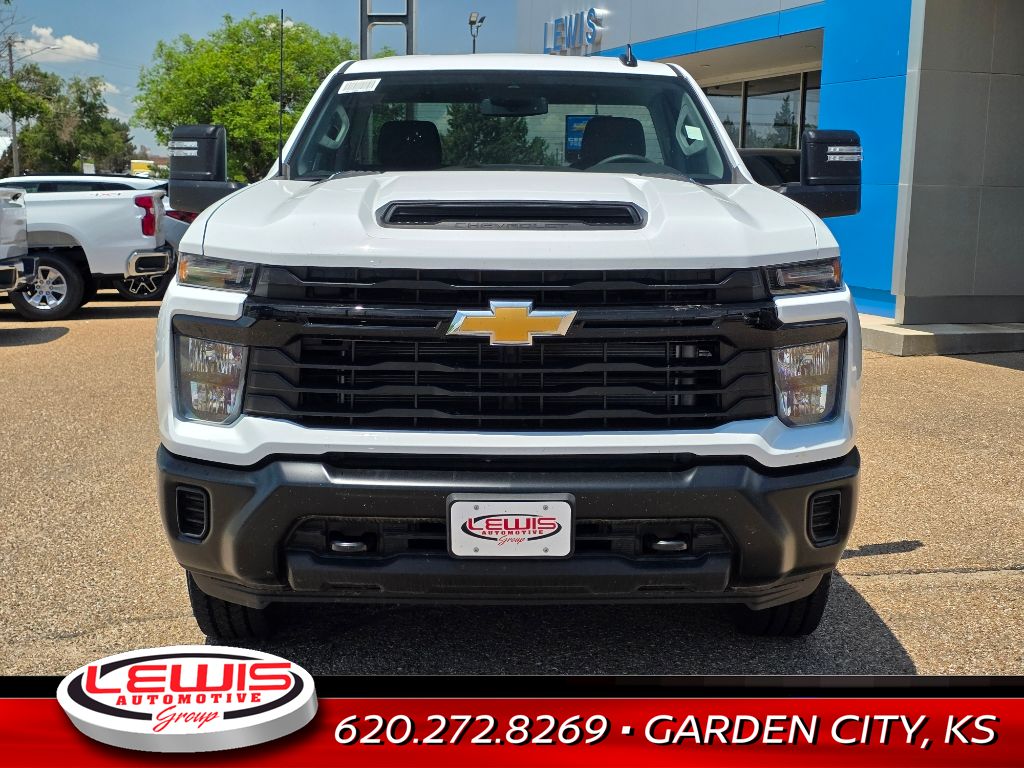 2025 Chevrolet Silverado 2500HD photo 3
