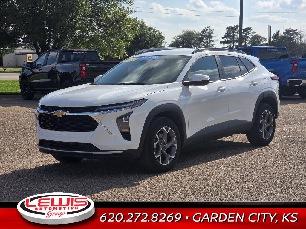 2024 Chevrolet Trax LT photo 3