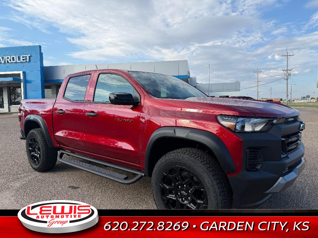 2026 Chevrolet Colorado Trail Boss photo 2