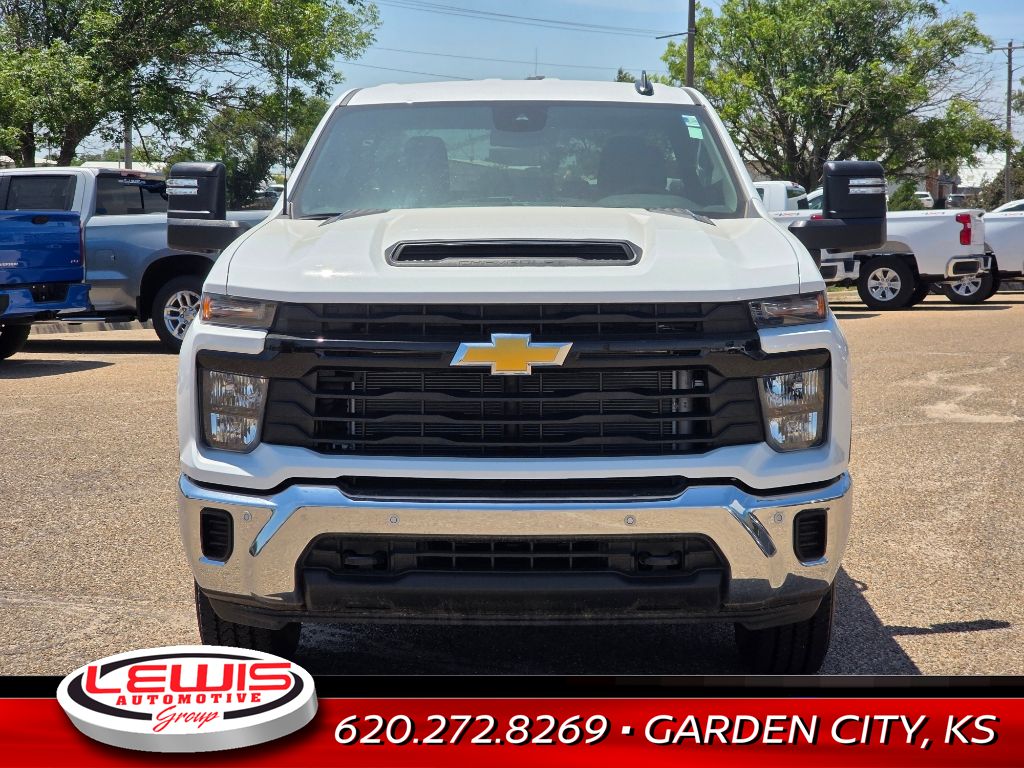 2025 Chevrolet Silverado 2500HD photo 3