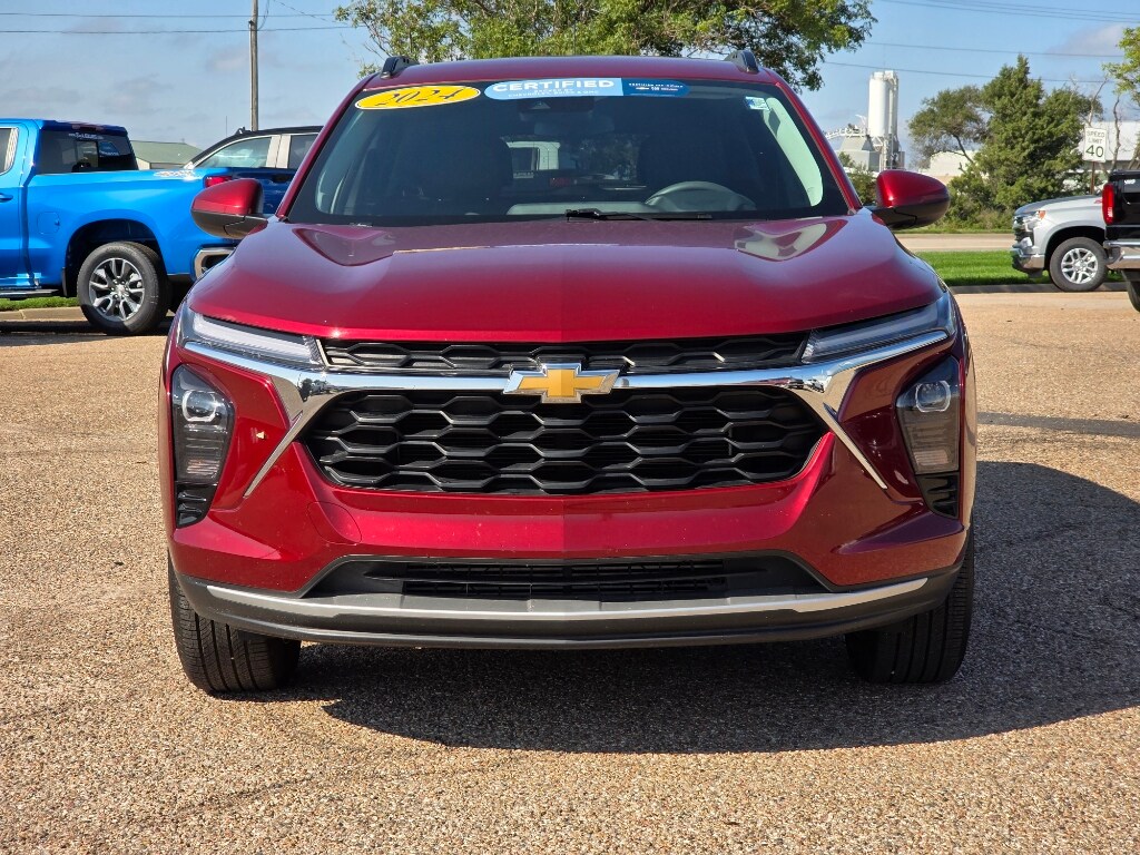 2024 Chevrolet Trax LT photo 2