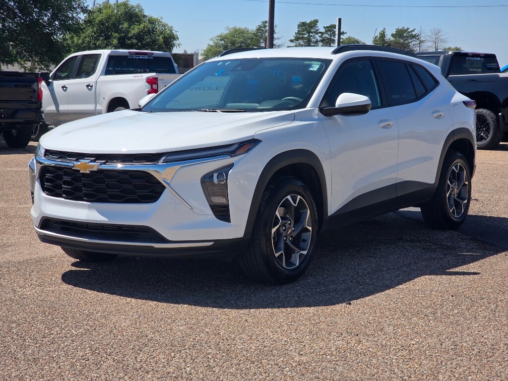 2024 Chevrolet Trax LT photo 2