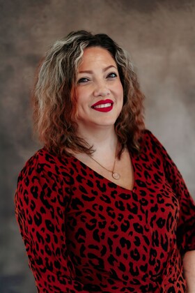 Staff member Helen Duran from ID_619e143deb44