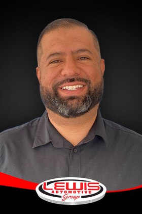 Staff member Jovani Roman from ID_db0994b387ca
