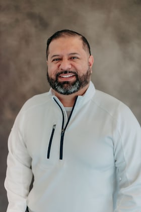 Staff member Jovani Roman from ID_db0994b387ca