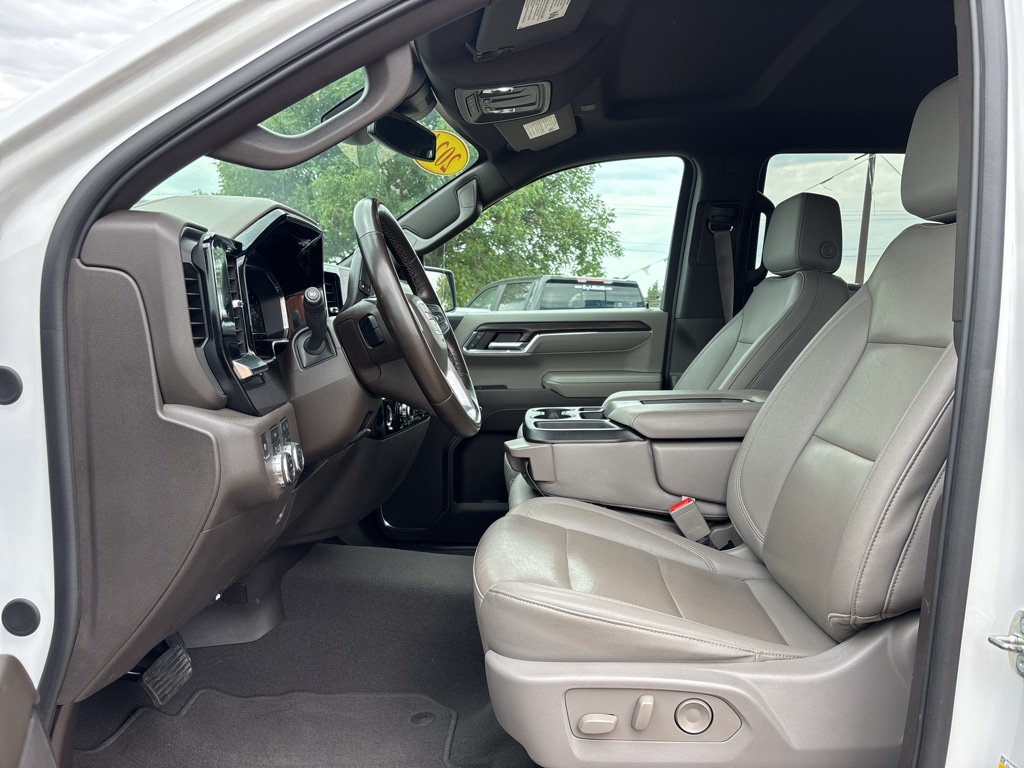 2024 GMC Sierra 1500 SLT - Photo 14