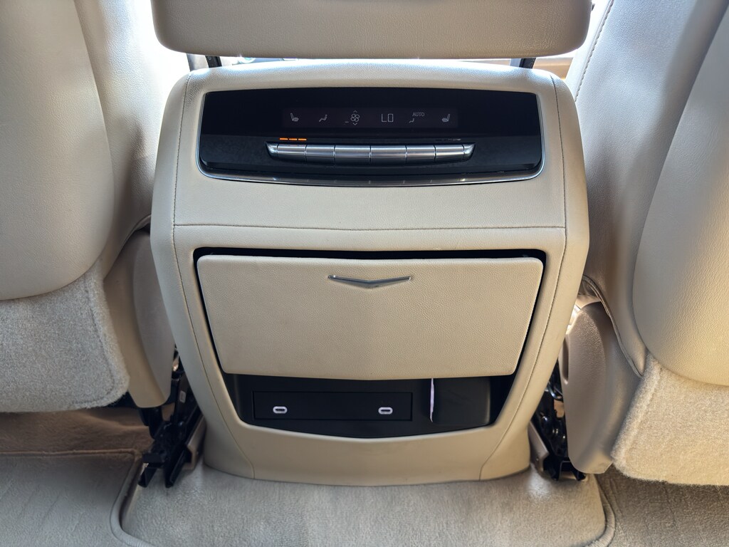 2023 Cadillac Escalade Premium Luxury - Photo 21