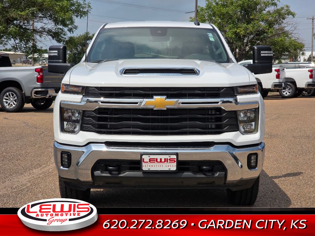 2025 Chevrolet Silverado 2500HD LT photo 3