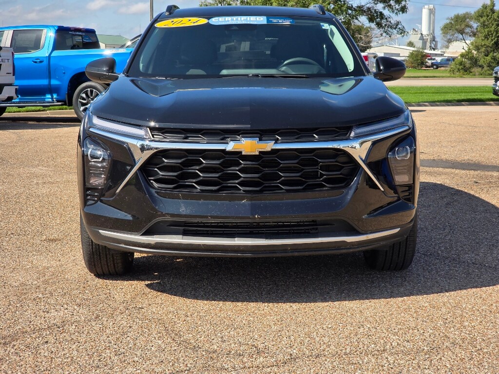 2024 Chevrolet Trax LT photo 3