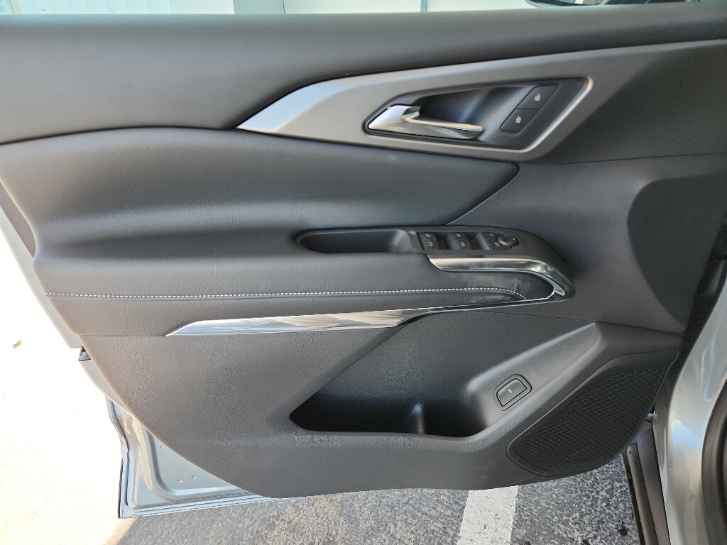 2026 Chevrolet Traverse photo 3