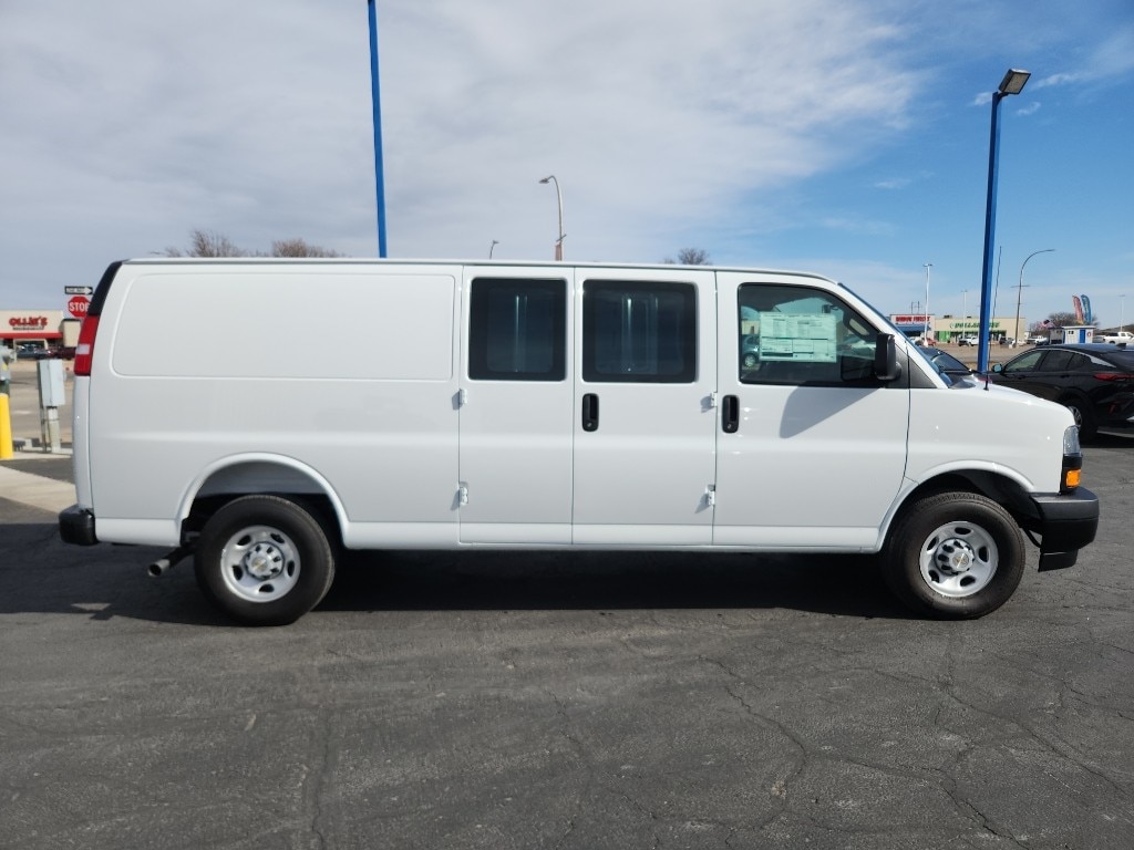 2025 Chevrolet Express Cargo Work Van - Photo 14