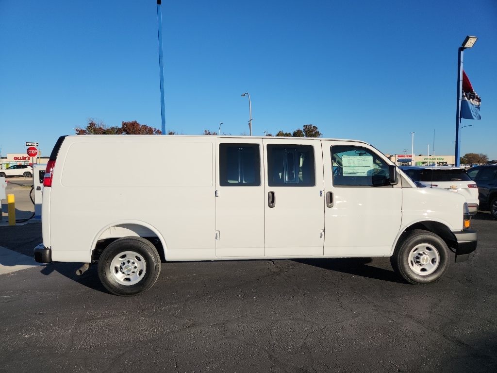 2025 Chevrolet Express Cargo Work Van - Photo 17