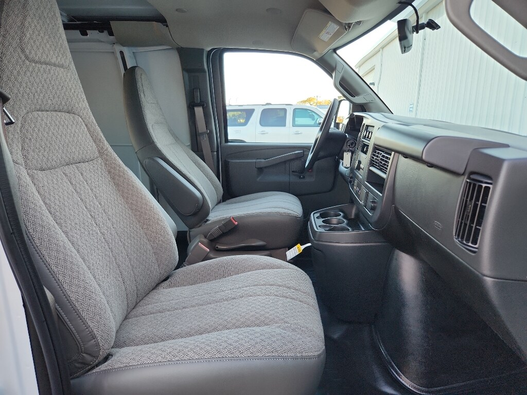 2025 Chevrolet Express Cargo Work Van - Photo 10