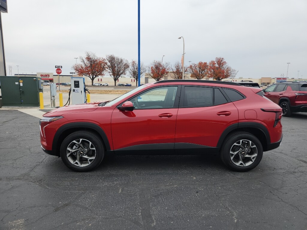 2026 Chevrolet Trax LT photo 2