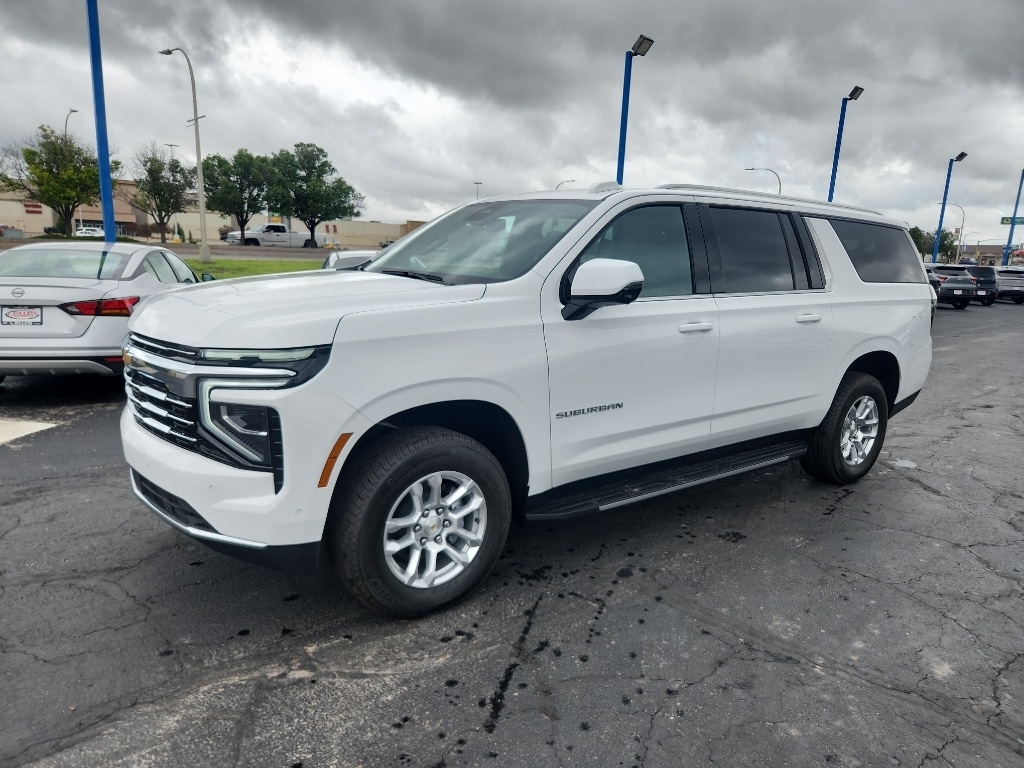 2026 Chevrolet Suburban LT - Photo 3