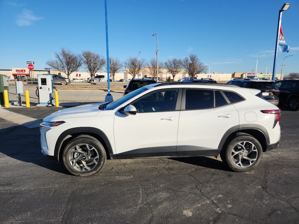 Used 2025 Chevrolet Trax LT SUV