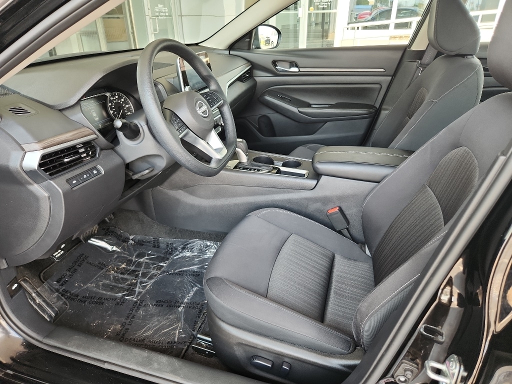 Used 2025 Nissan Altima SV Sedan