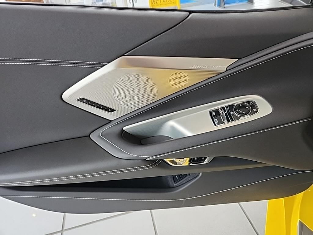 2025 Chevrolet Corvette Stingray 2LT photo 3