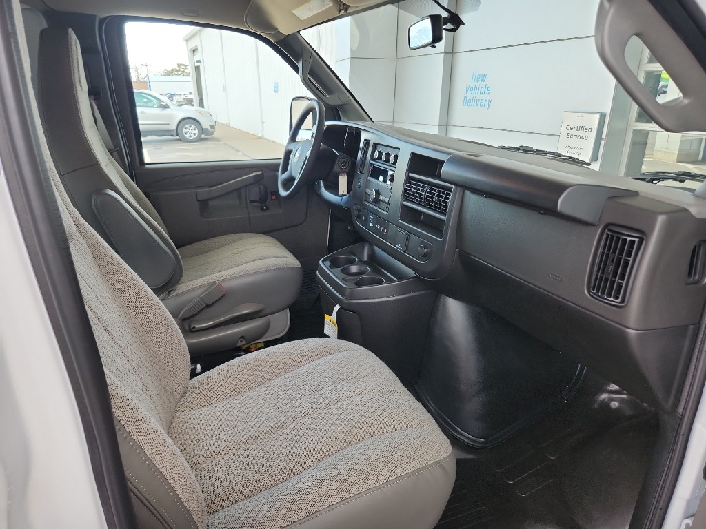 2025 Chevrolet Express Cargo Work Van - Photo 6