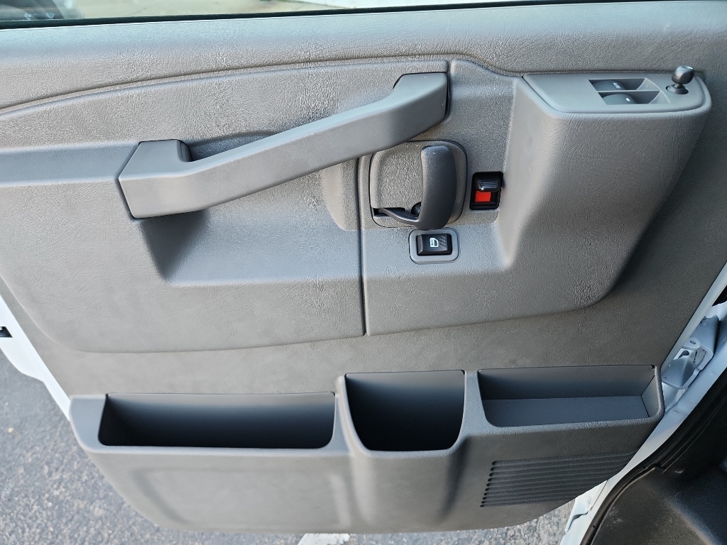 2025 Chevrolet Express Cargo Work Van - Photo 7