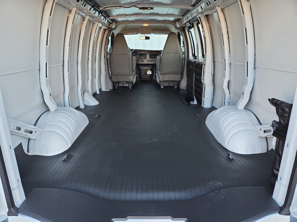 2025 Chevrolet Express Cargo Work Van - Photo 11