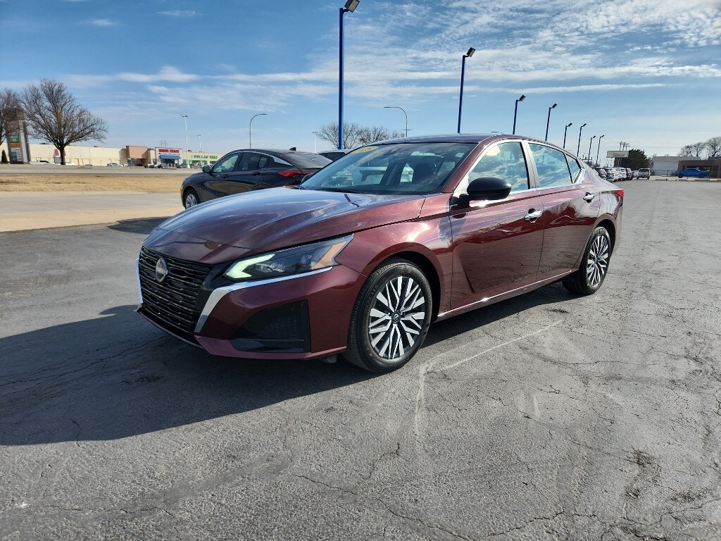 Used 2025 Nissan Altima SV Sedan