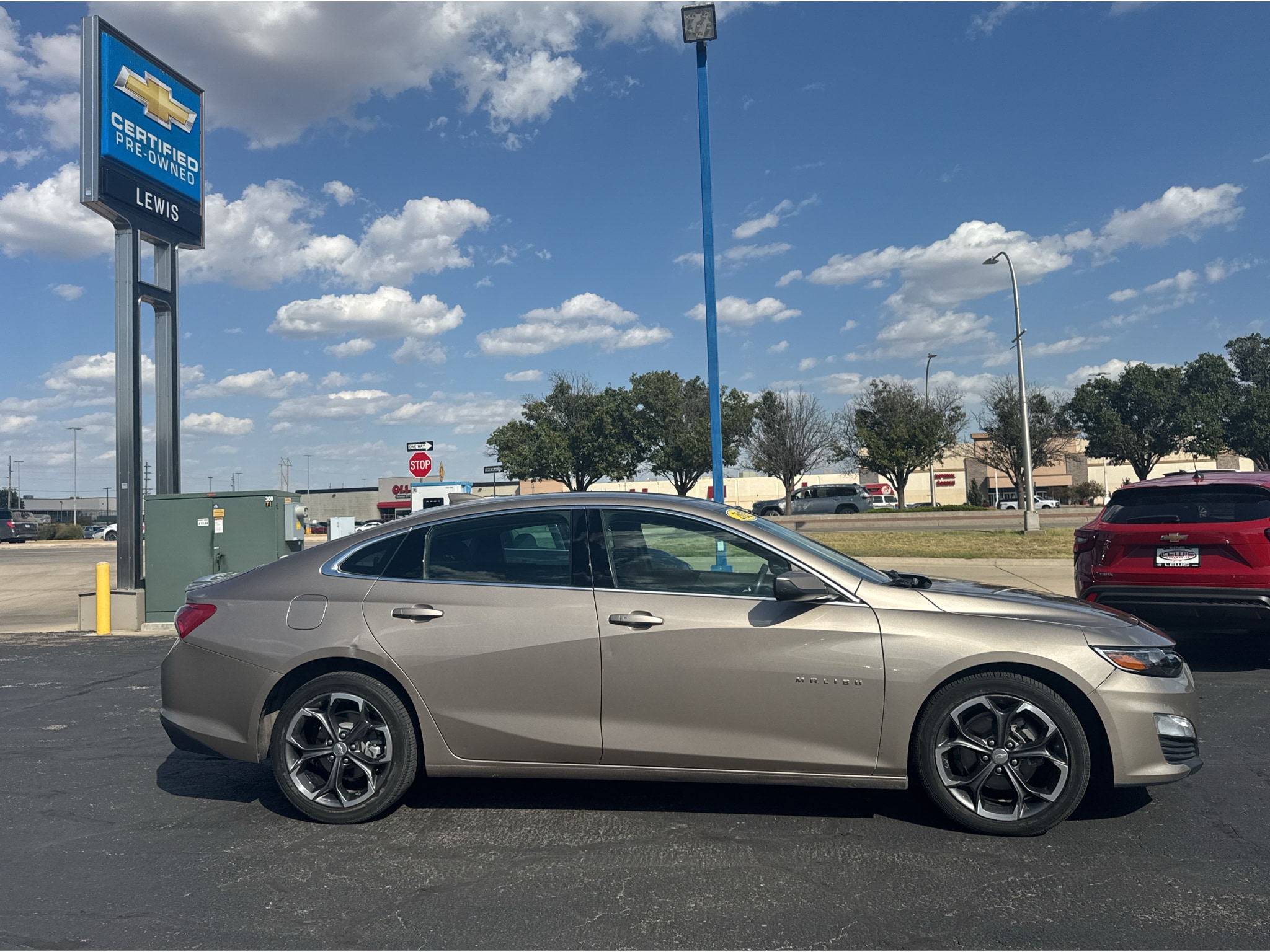 Used 2022 Chevrolet Malibu 1LT with VIN 1G1ZD5ST9NF137726 for sale in Hays, KS